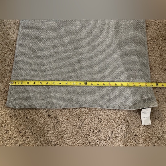 Banana Republic Grey Italian Yarn Pashmina - Picture 8 of 9